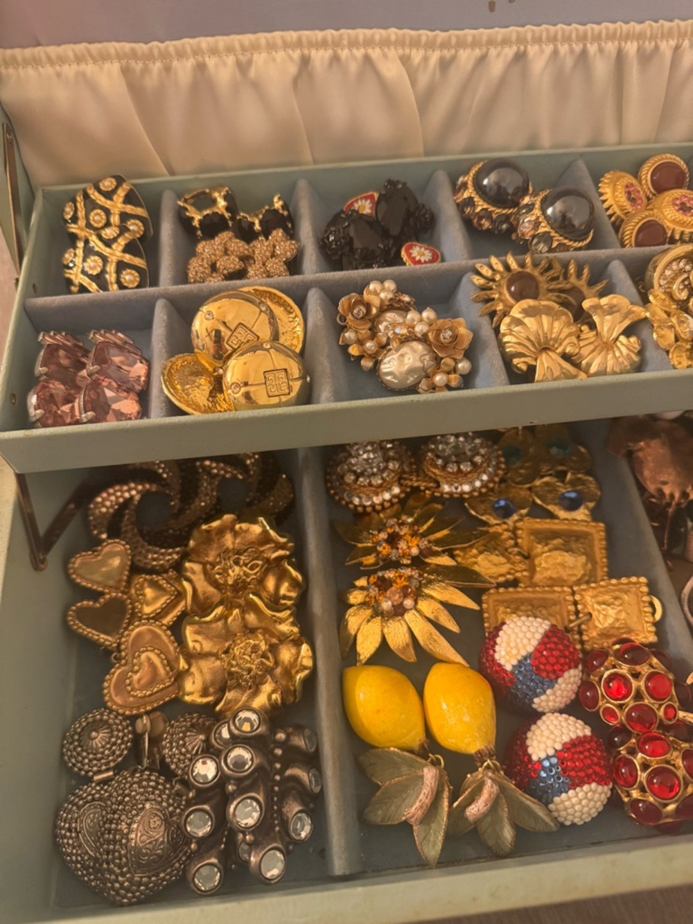 DOWNSIZING VTG EARRING COLLECTION!!!